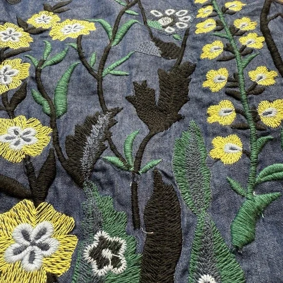 Allison New York Off The Shoulder Denim Embroidered Floral Mini Dress XS - Picture 3 of 7